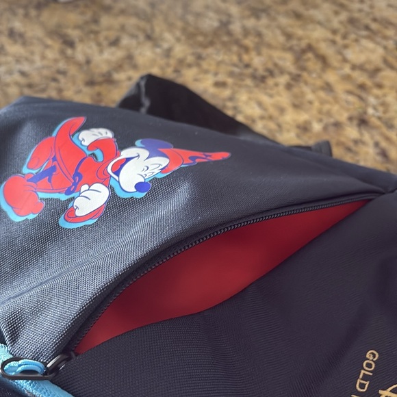 Disney D23 Sling bag - Picture 6 of 8